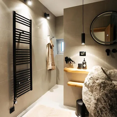 Alpine Golica 예세니체