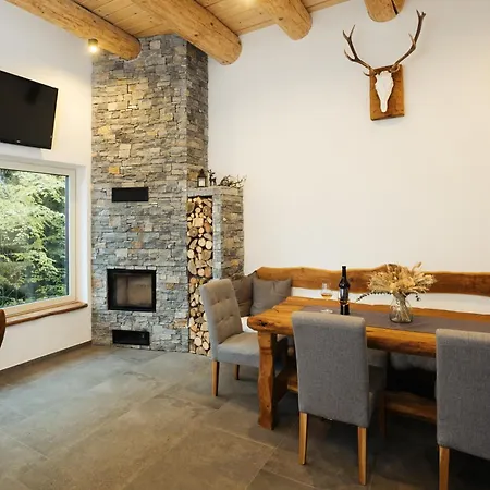 Alpine Golica 예세니체